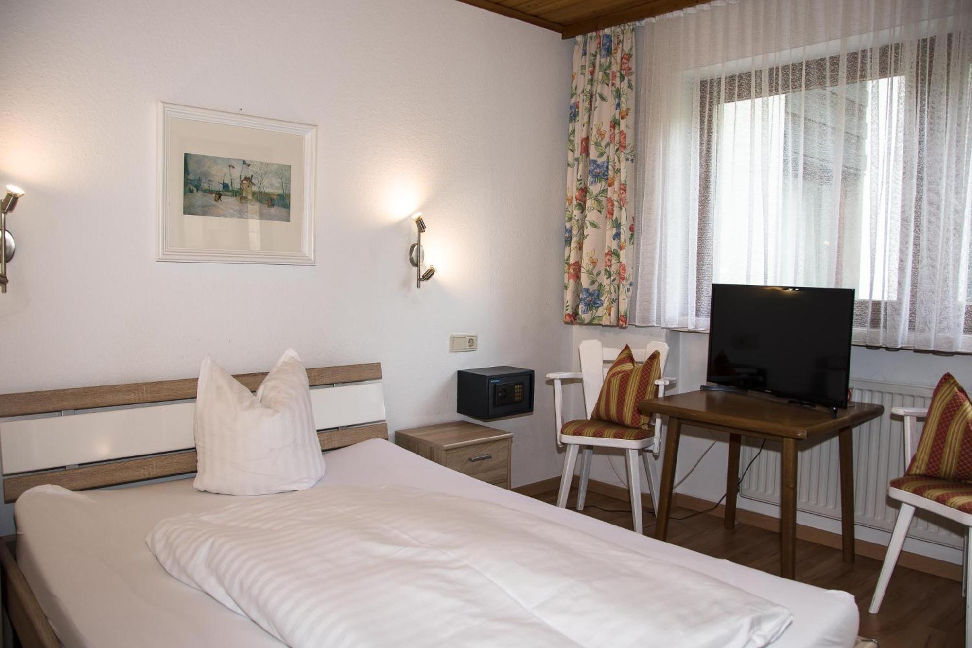 Hotel Daneu Гашурн Екстериор снимка